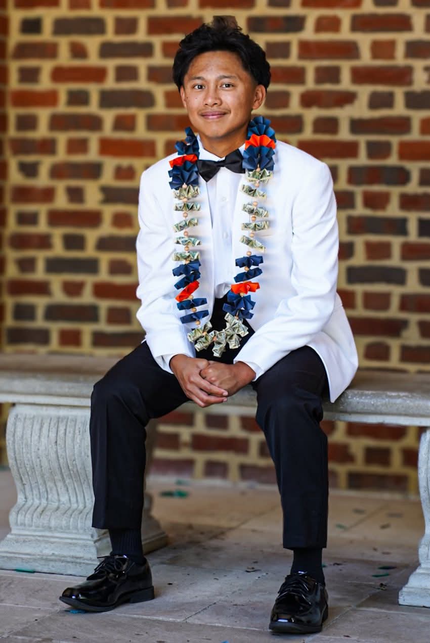 Classic Money Lei: 50 dollars cash on lei